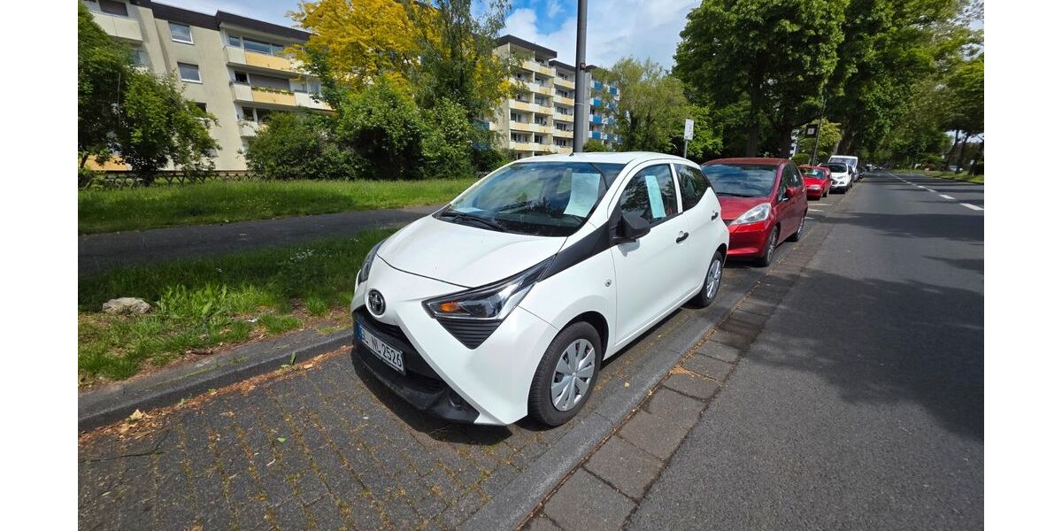 Toyota Aygo (X) 106.000 km 6.700 &euro; Bergisch Gladbach 51429