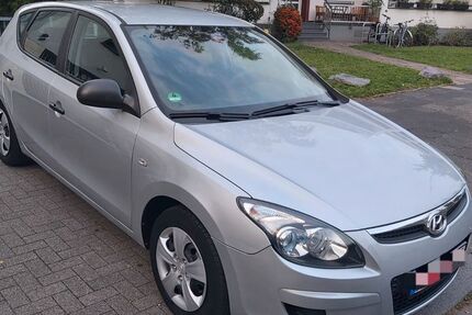 Hyundai i30 117.000 km 4.390 € köln 50739