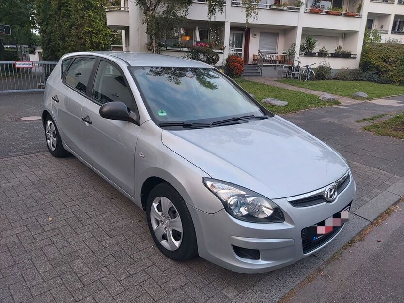 Hyundai i30 117.000 km 4.390 € köln 50739