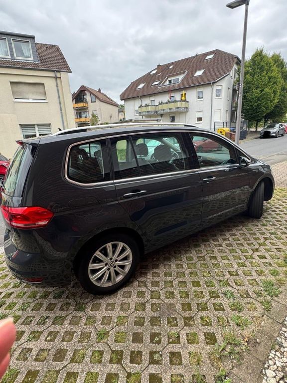 VW Touran 138.000 km 17.400 € Bergisch Gladbach 51469