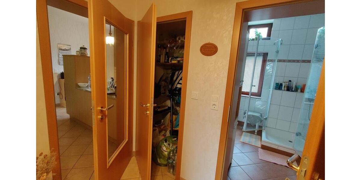 Etagenwohnung Neuss Gnadental - 4 Zimmer, 107 m&sup2;, 2.100&euro; | Angebot:26428285