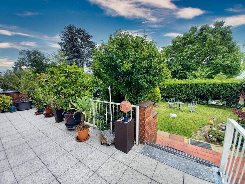 CITYHOUSE: Mehrfamilienhaus solide vermietet mit großem Garten, Keller, Stellplatz und Garage 9 zimmer