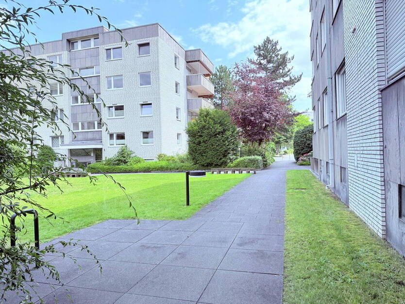 Provisionsfreier Direktverkauf: Kernsanierte 3-Zimmer-Wohnung mit TG , Düsseldorf-Golzheim