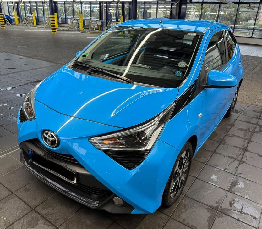 Toyota Aygo (X) 68.540 km 9.000 € Köln 51067