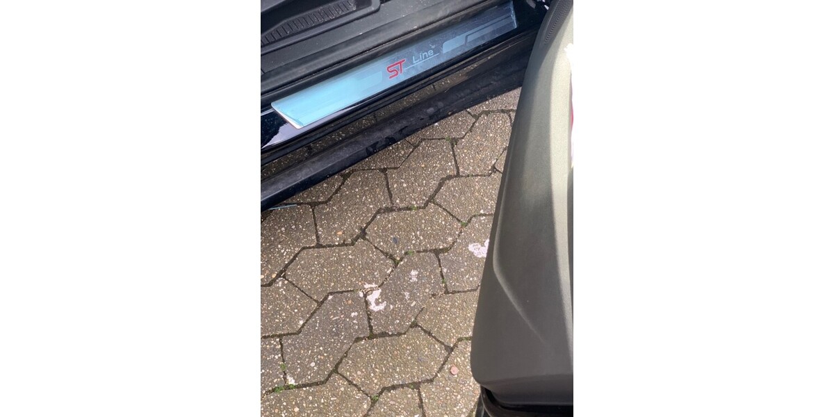 Ford Kuga 61.400 km 18.800 € Neuss 41460