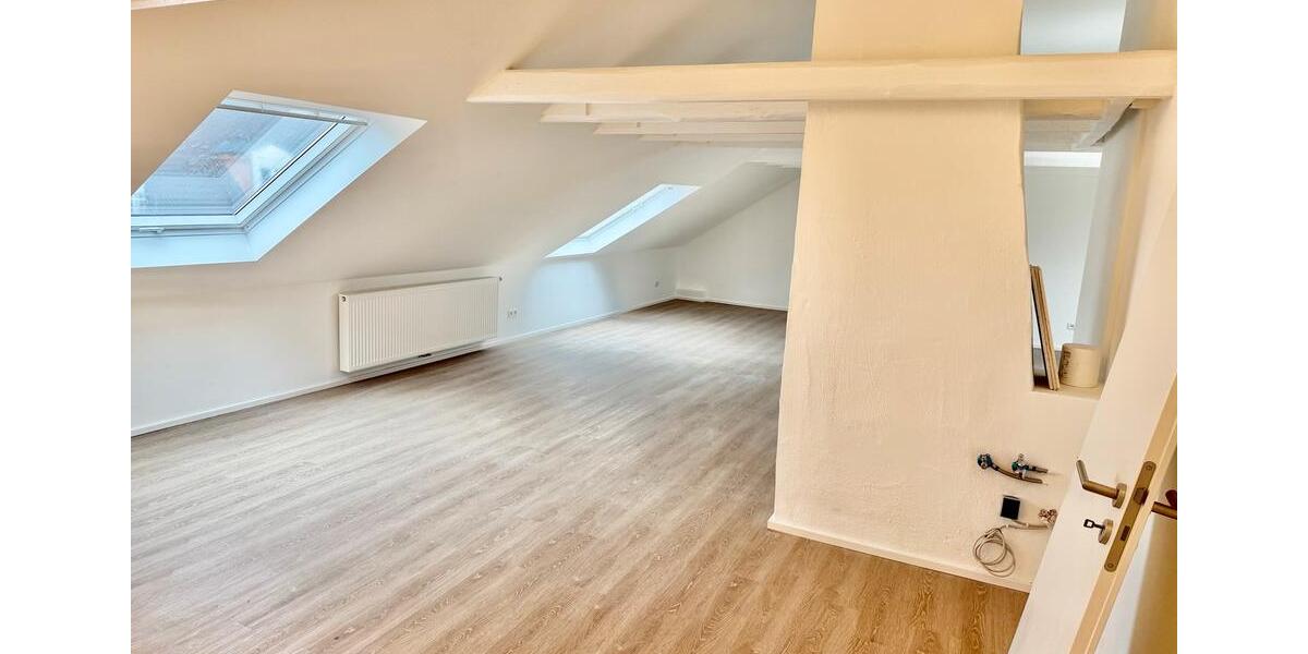 Dachgeschoßwohnung Köln Kalk - 4 Zimmer, 137 m&sup2;, 1.521&euro; | Angebot:25416511