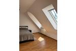 Sonnige Dachgeschoss Maisonette mit Balkon, Stellpl. & Garage