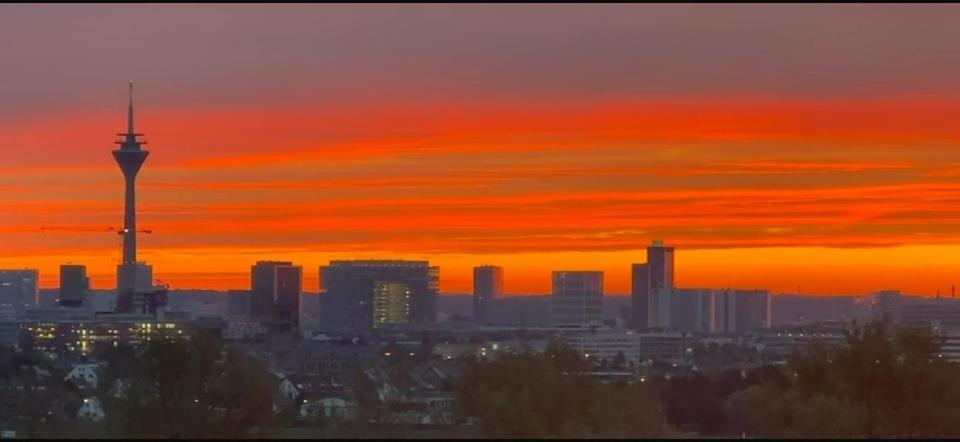 Etagenwohnung Neuss - 2 Zimmer, 70 m&sup2;, 1.300&euro; | Angebot:25961178