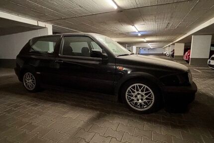 VW Golf 94.591 km 12.000 &euro; Köln 51061