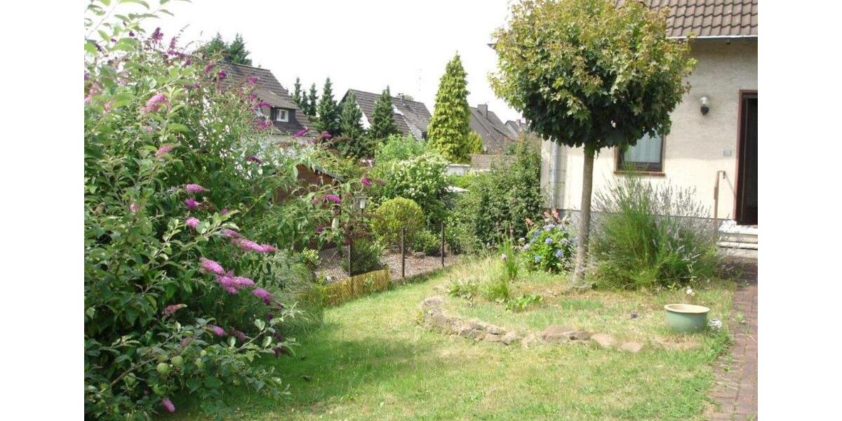 Doppelhaushälfte Langenfeld (Rheinland) - 4 Zimmer, 110 m&sup2;, 1.200&euro; | Angebot:24899974