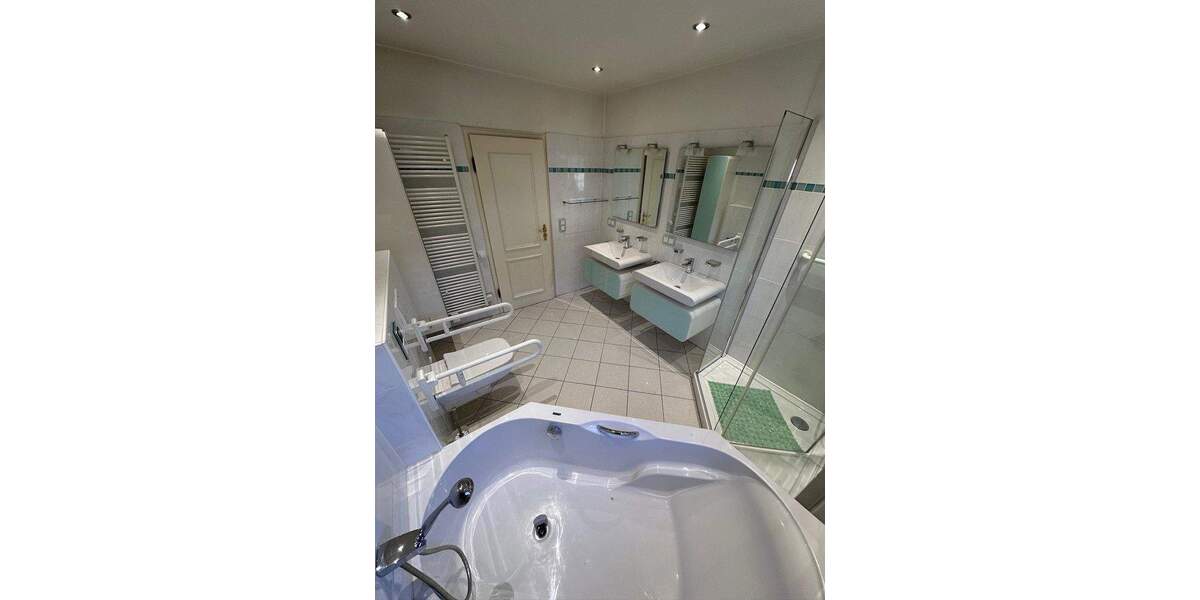 Bungalow Solingen Gräfrath - 6 Zimmer, 228 m&sup2;, 675.000&euro; | Angebot:24668153