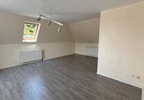 Kernsanierte, helle 3-Zimmer DG-Wohnung mit Balkon