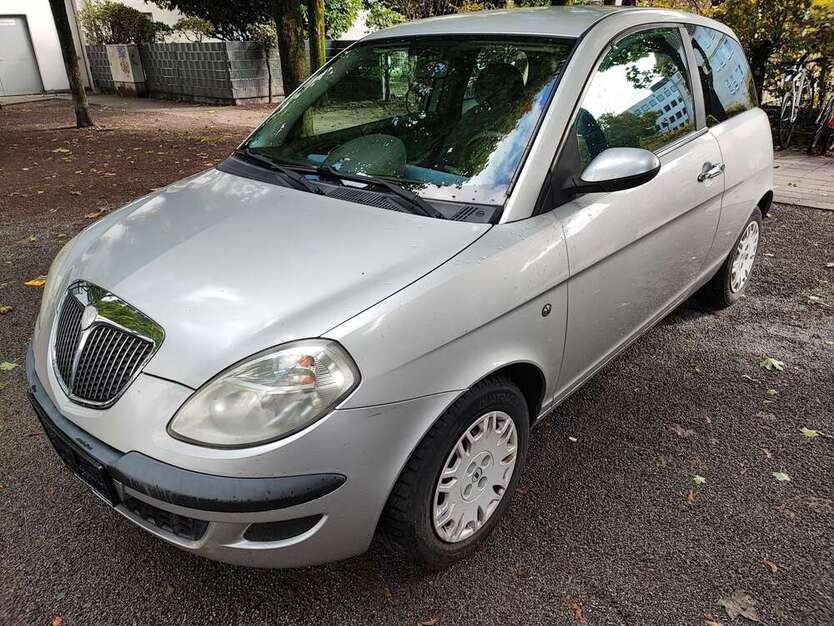 Lancia Ypsilon 108.000 km 1.300 € Düsseldorf 40225