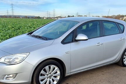 Opel Astra 95.000 km 5.900 € Köln 50667