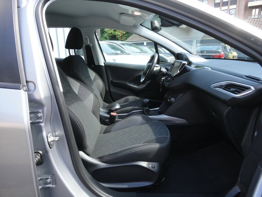 Peugeot 2008 Active 1,2 Klima SHZ PDC Allwetter 60.000 km 8.990 € Neuss 41462