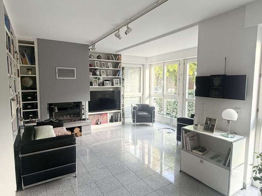 Haus zum Kaufen in Düsseldorf 950.000 € 215 m² 10 zimmer