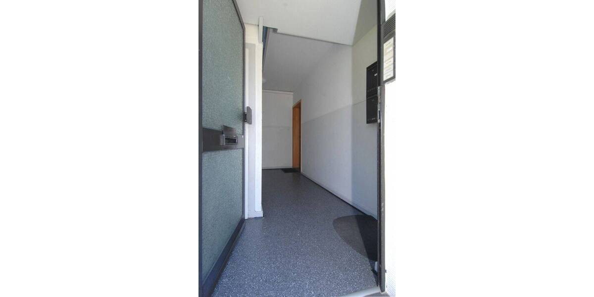 Düsseldorf-Unterrath: 3-Zimmer ETW mit Küche, Bad u. Flur ... plus 27 m² Nutzfläche im UG inkl. Gartennutzung ... Erstbezug nach Totalsanierung 3 zimmer