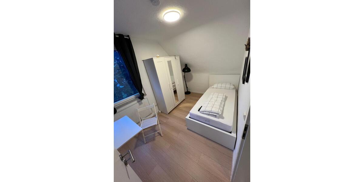 Dachgeschoßwohnung Leverkusen Schlebusch - 2 Zimmer, 39 m&sup2;, 1.080&euro; | Angebot:24850369