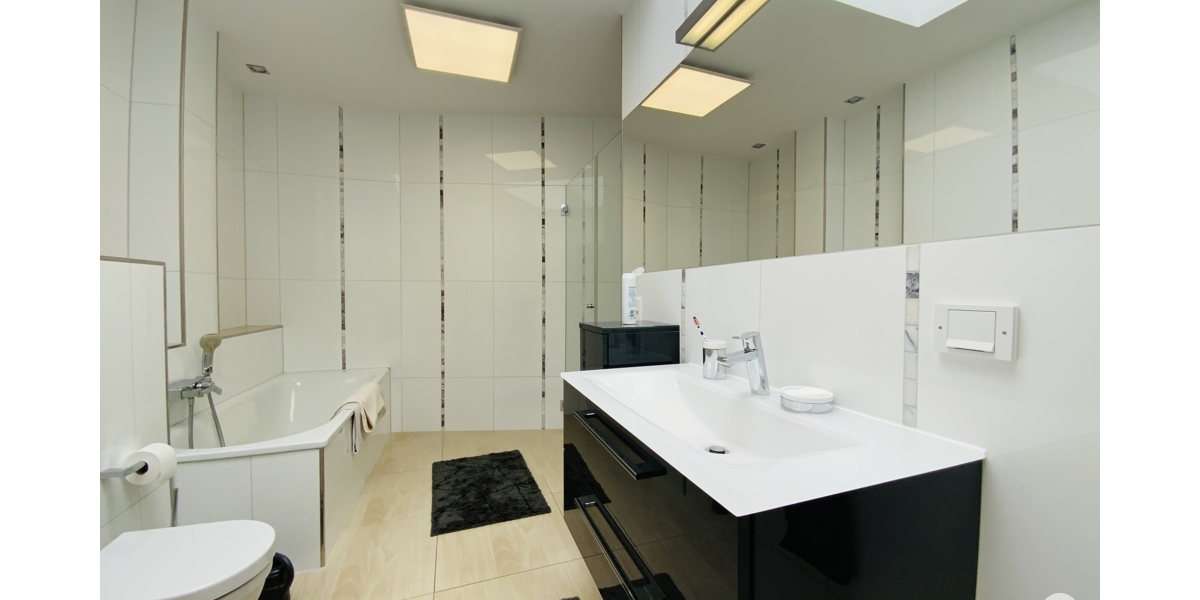 Wohnen auf einer Ebene Moderne, hochwertige 3 Zimmer-Wohnung mit Bungalow-Charakter - Erdgeschoßwohnung Düsseldorf Heerdt | Angebot:27239620