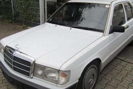 Mercedes-Benz 190 214.000 km 2.490 € Düsseldorf 40231