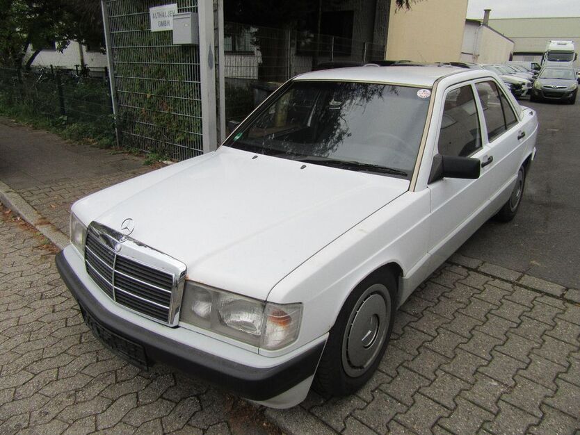 Mercedes-Benz 190 214.000 km 2.490 € Düsseldorf 40231