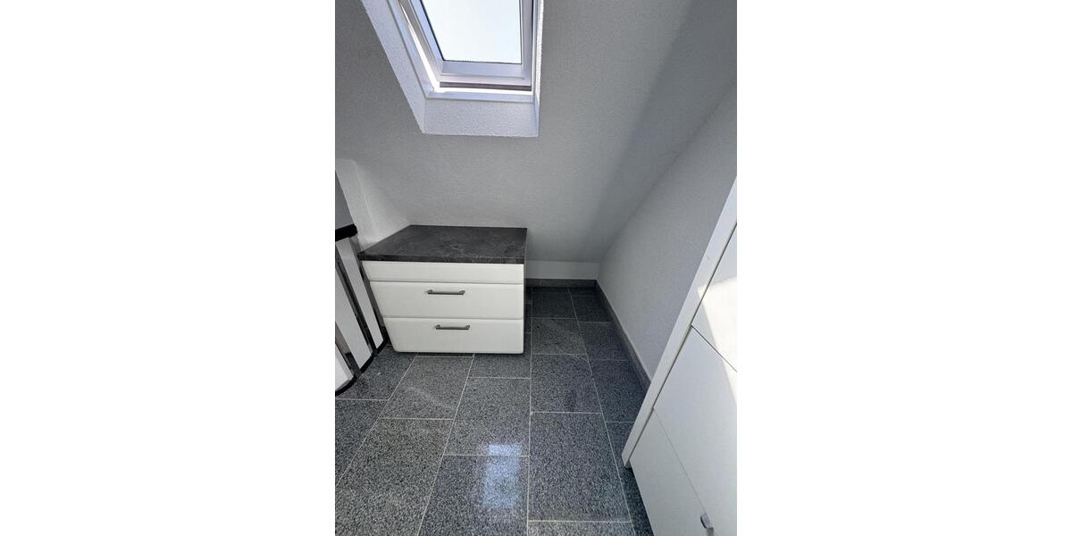 Dachgeschoßwohnung Düsseldorf Stadtbezirk 5 - 2 Zimmer, 80 m&sup2;, 1.400&euro; | Angebot:26479425