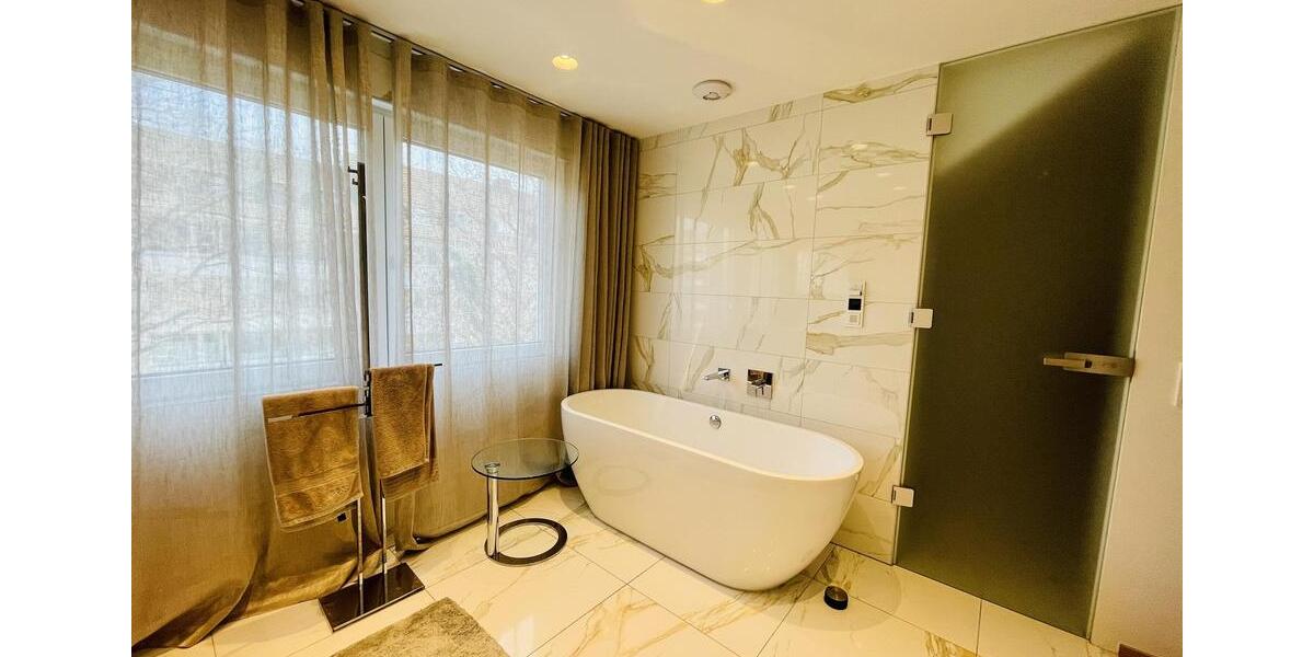 Maisonettenwohnung Düsseldorf Düsseltal - 5 Zimmer, 224 m&sup2;, 5.500&euro; | Angebot:24526472