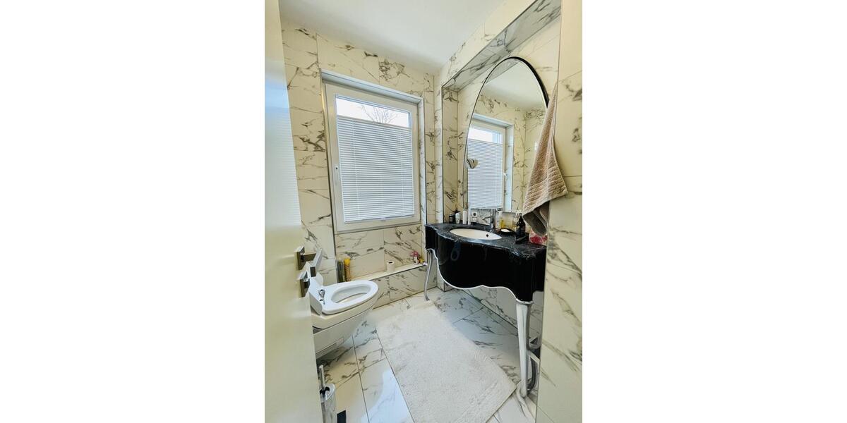 Maisonettenwohnung Düsseldorf Düsseltal - 5 Zimmer, 224 m&sup2;, 5.500&euro; | Angebot:24526472