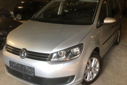 VW Touran 150.000 km 8.890 € Köln 50933