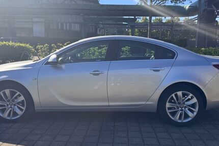 Opel Insignia 118.000 km 9.250 &euro; Düsseldorf 40233