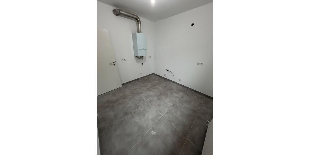 Erdgeschoßwohnung Solingen - 4 Zimmer, 80 m&sup2;, 950&euro; | Angebot:24740022
