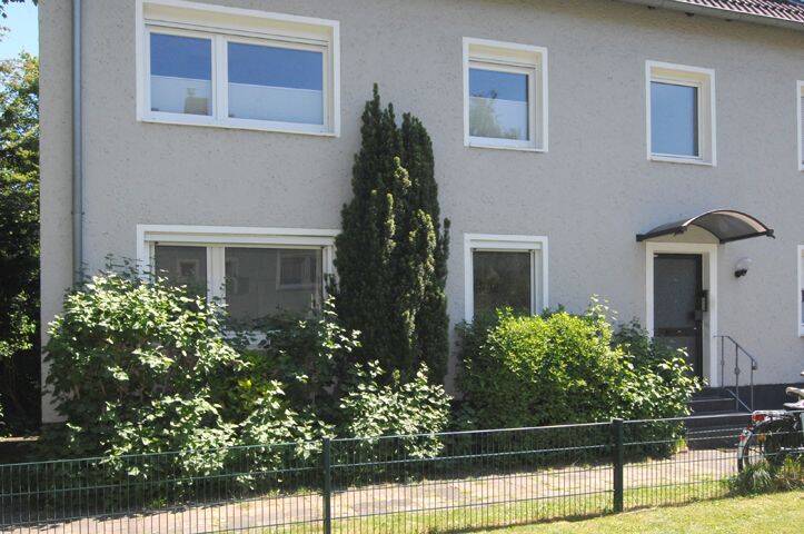 Düsseldorf-Unterrath: 3-Zimmer ETW mit Küche, Bad u. Flur ... plus 27 m² Nutzfläche im UG inkl. Gartennutzung ... Erstbezug nach Totalsanierung 3 zimmer