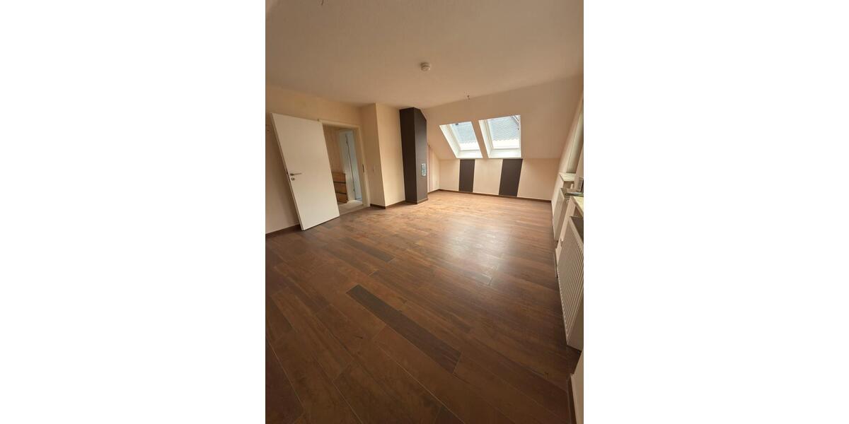 Dachgeschoßwohnung Lindlar - 3 Zimmer, 63 m&sup2;, 562&euro; | Angebot:25960251