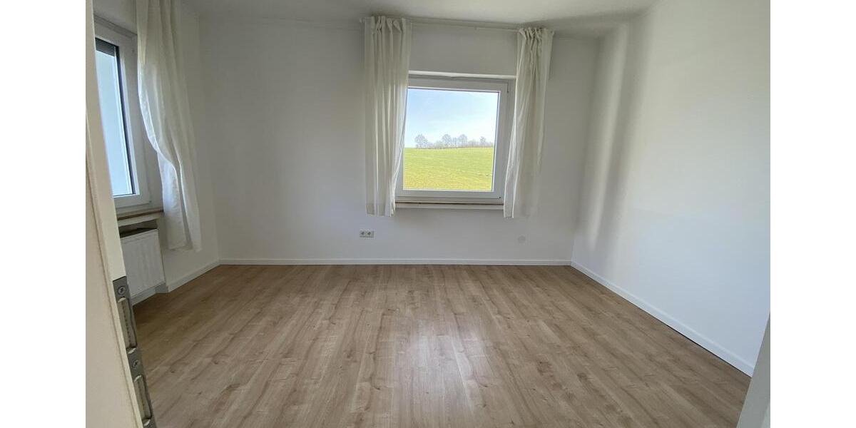 Erdgeschoßwohnung Hückeswagen - 5 Zimmer, 95 m&sup2;, 1.195&euro; | Angebot:25433183