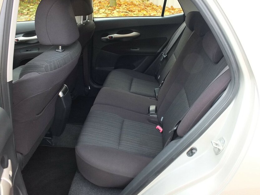 Toyota Auris 1.6i SOL ALLE INSPEKTIONEN GARAGENWAGEN 174.885 km 5.704 € Köln 50858