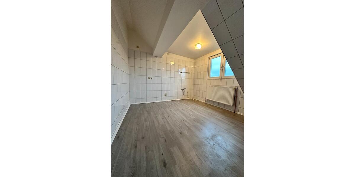 Dachgeschoßwohnung Wuppertal Elberfeld - 4 Zimmer, 73 m&sup2;, 680&euro; | Angebot:24839185