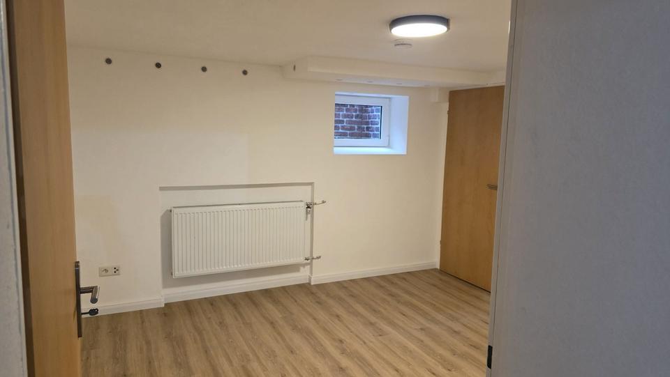 Etagenwohnung Düsseldorf Stadtbezirk 5 - 4 Zimmer, 85 m&sup2;, 1.000&euro; | Angebot:24876530