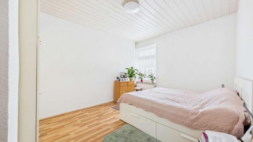 Renditestarkes Paket ca. 6 % - Vier Wohnungen in einem Haus.