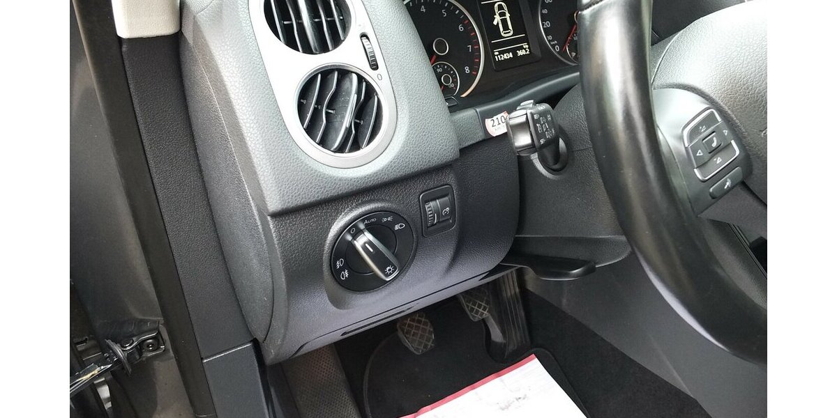 VW Tiguan TEAM orig.ATM ca 52 tkm XENON AHK PARKPILOT 112.432 km 10.908 € Köln 50858