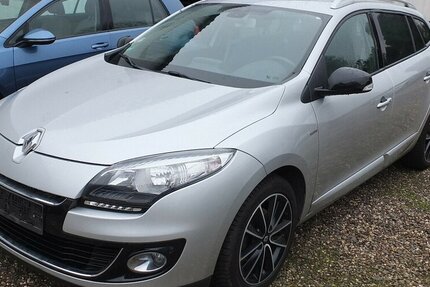 Renault Megane BOSE EDITION NAVI KLIMAAUTOM TEILLEDER PARK 107.158 km 7.408 &euro; Köln 50858