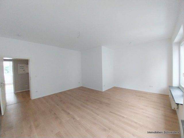 Düsseldorf-Flingern-Süd, Engelbertstraße - Komplett sanierte 2-Zimmer-Wohnung mit großer Sonnenterrasse zeitnah zu mieten !!