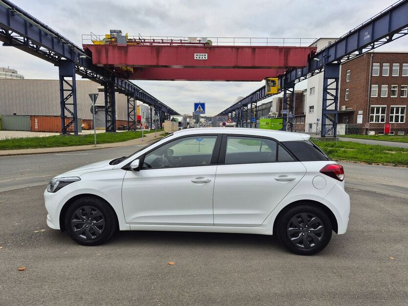 Hyundai i20 55.950 km 8.390 € Mülheim 45476