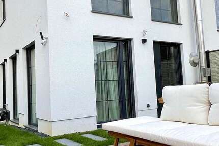 Haus Hilden Kalstert - 5 Zimmer, 214 m&sup2;, 3.500&euro; | Angebot:24900544