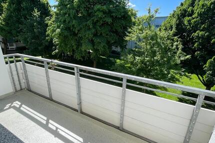 *moderne und renovierte Balkonwohnung in guter Lage* 2 zimmer