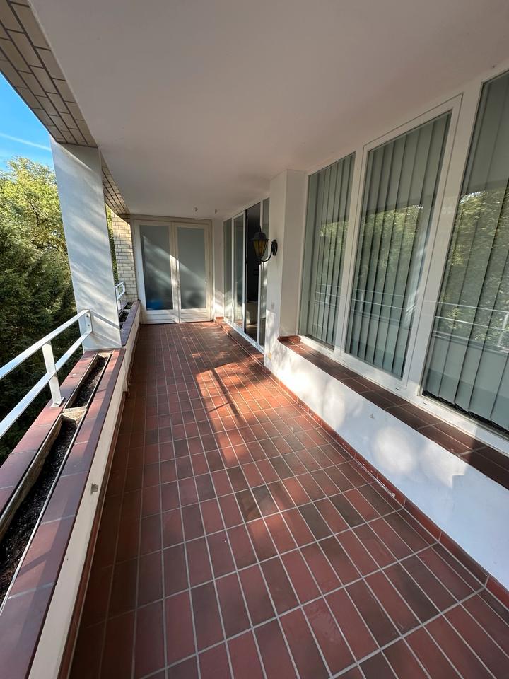 Schöne 3-Zimmer-Wohnung mit großem Balkon in Düsseldorf