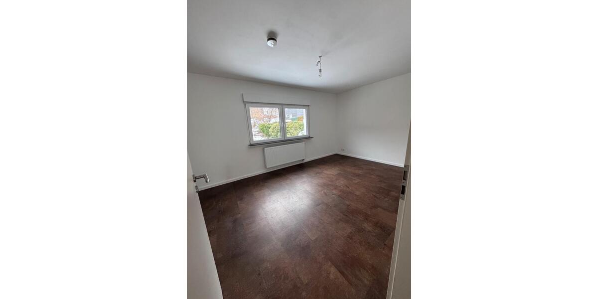 Etagenwohnung Wuppertal Gemarkung Langerfeld - 3 Zimmer, 90 m&sup2;, 1.350&euro; | Angebot:24886164