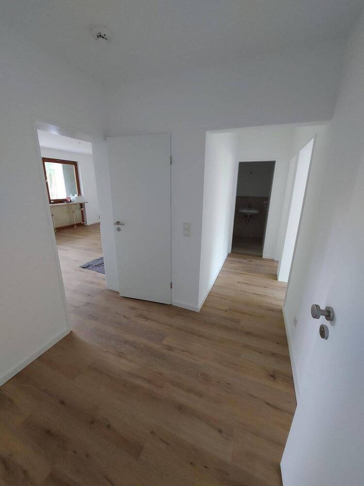 Renovierte 3-Zimmer-Wohnung mit Balkon und Garage