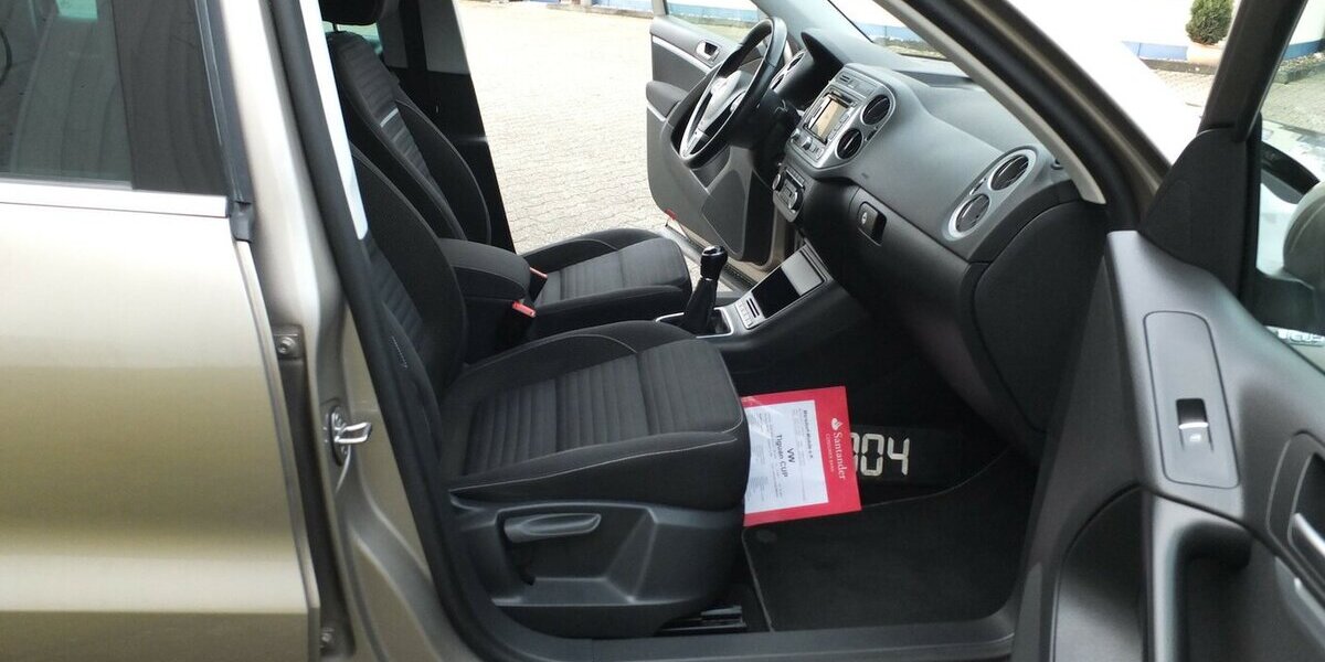 VW Tiguan CUP SPORT NAVI PARKPILOT TEMPOMAT 88.859 km 10.908 &euro; Köln 50858