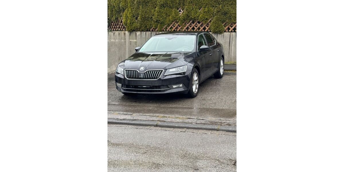 Skoda Superb 143.000 km 13.500 &euro; Remscheid 42857