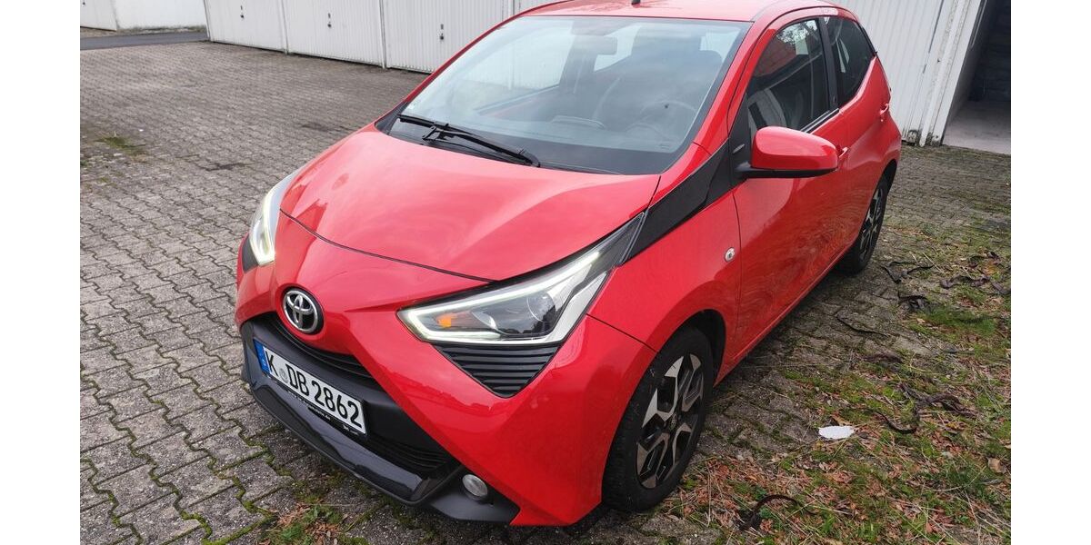 Toyota Aygo (X) 43.941 km 10.300 &euro; Köln 51103